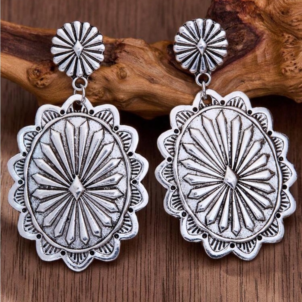 Elegant Silver Dangle Earrings - image 1